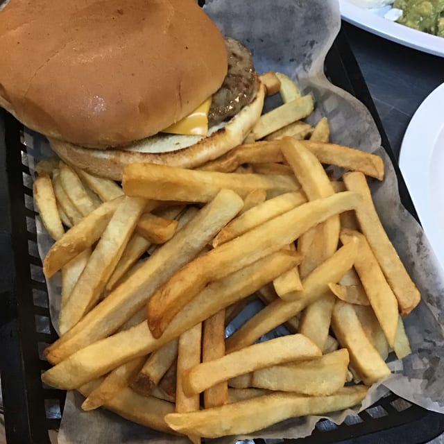 Kids Cheeseburger.