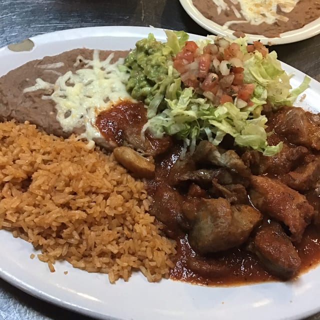 Carne En Salsa Rojo/Verde.